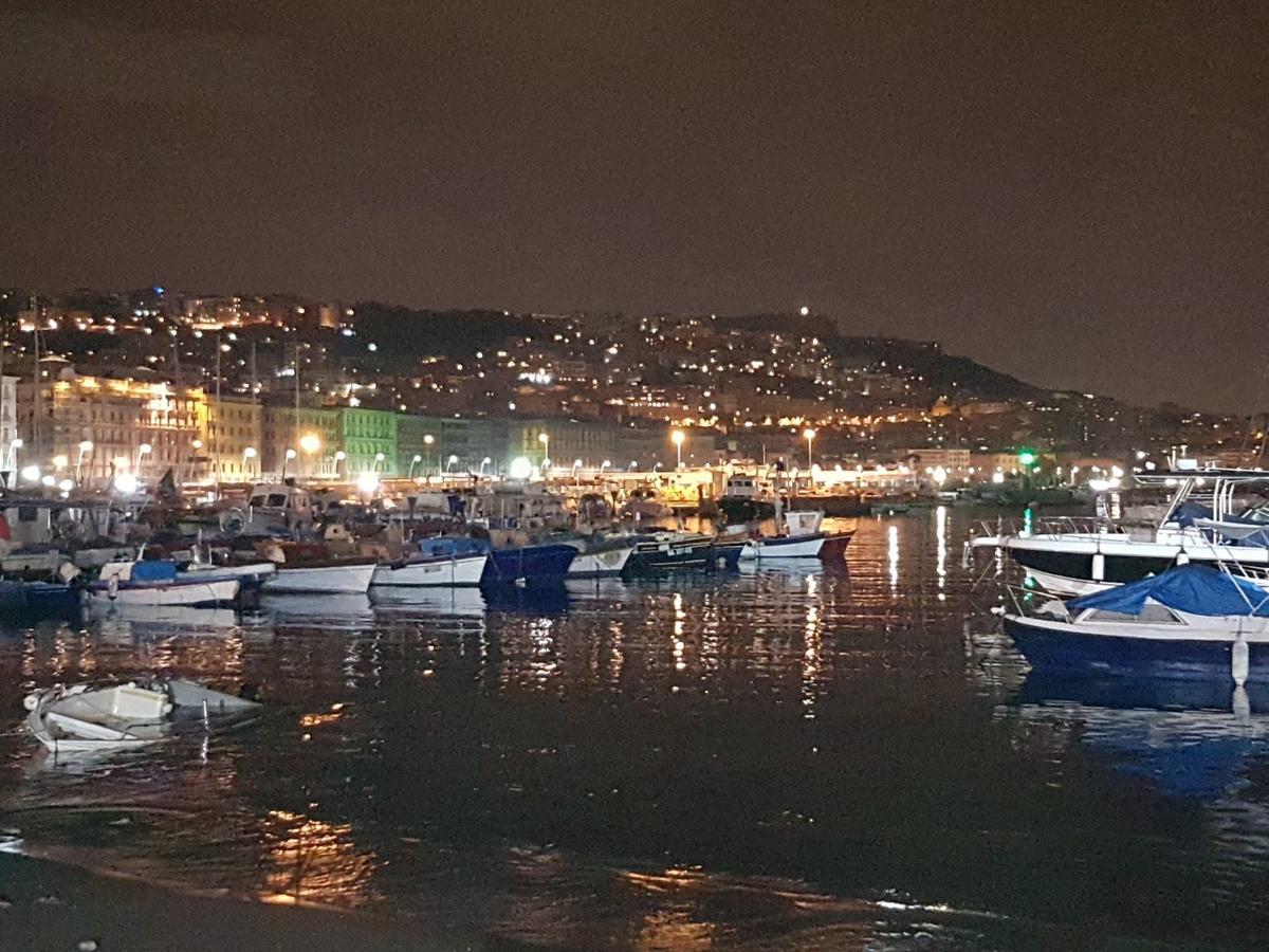 Napoli Lungomare Caracciolo Mon Amour Exterior photo